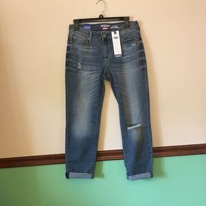 Denizen Levi’s Brand New Distressed Stretch Boyfriend Jeans - 8 Misses